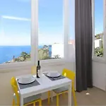 Miriam, Sea View