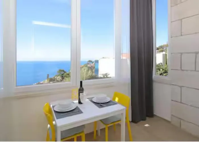 Miriam, Sea View شقة